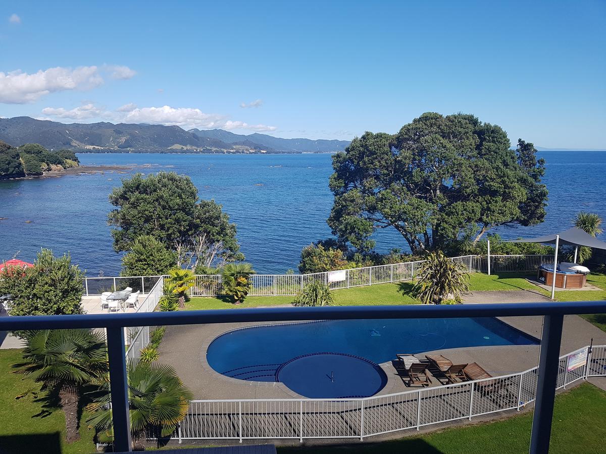 Te Kaha Beach Hotel Buitenkant foto