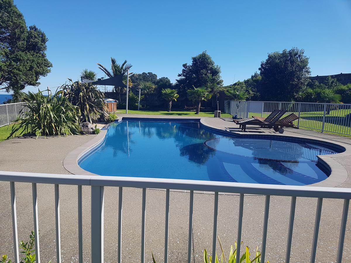 Te Kaha Beach Hotel Buitenkant foto