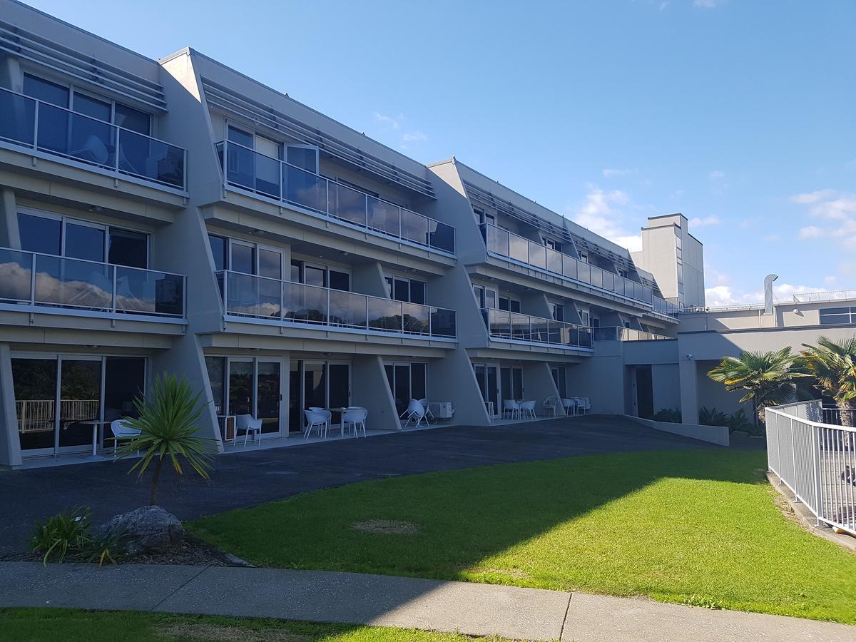 Te Kaha Beach Hotel Buitenkant foto