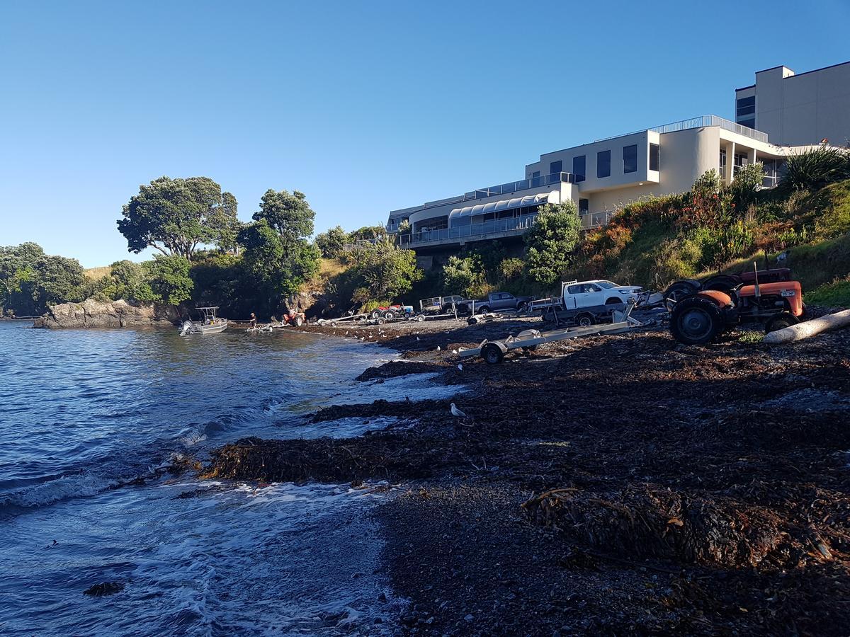 Te Kaha Beach Hotel Buitenkant foto