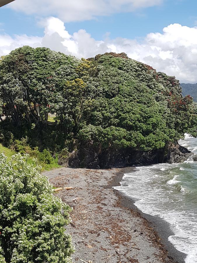 Te Kaha Beach Hotel Buitenkant foto