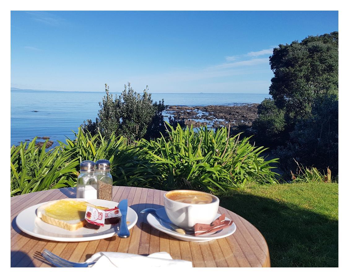Te Kaha Beach Hotel Buitenkant foto