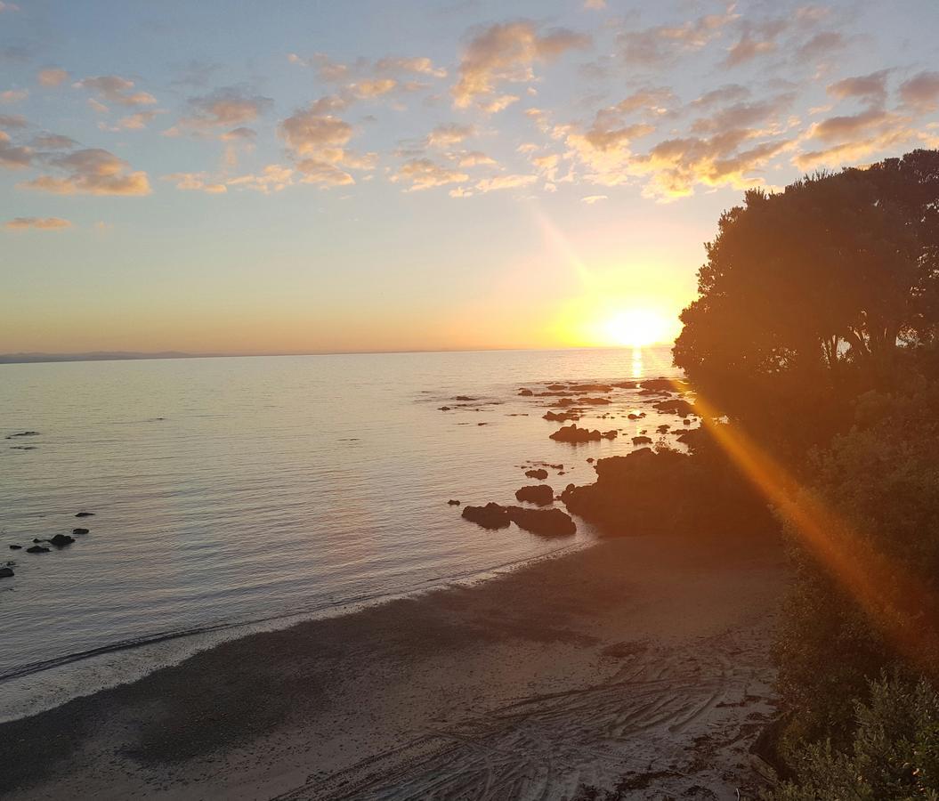 Te Kaha Beach Hotel Buitenkant foto