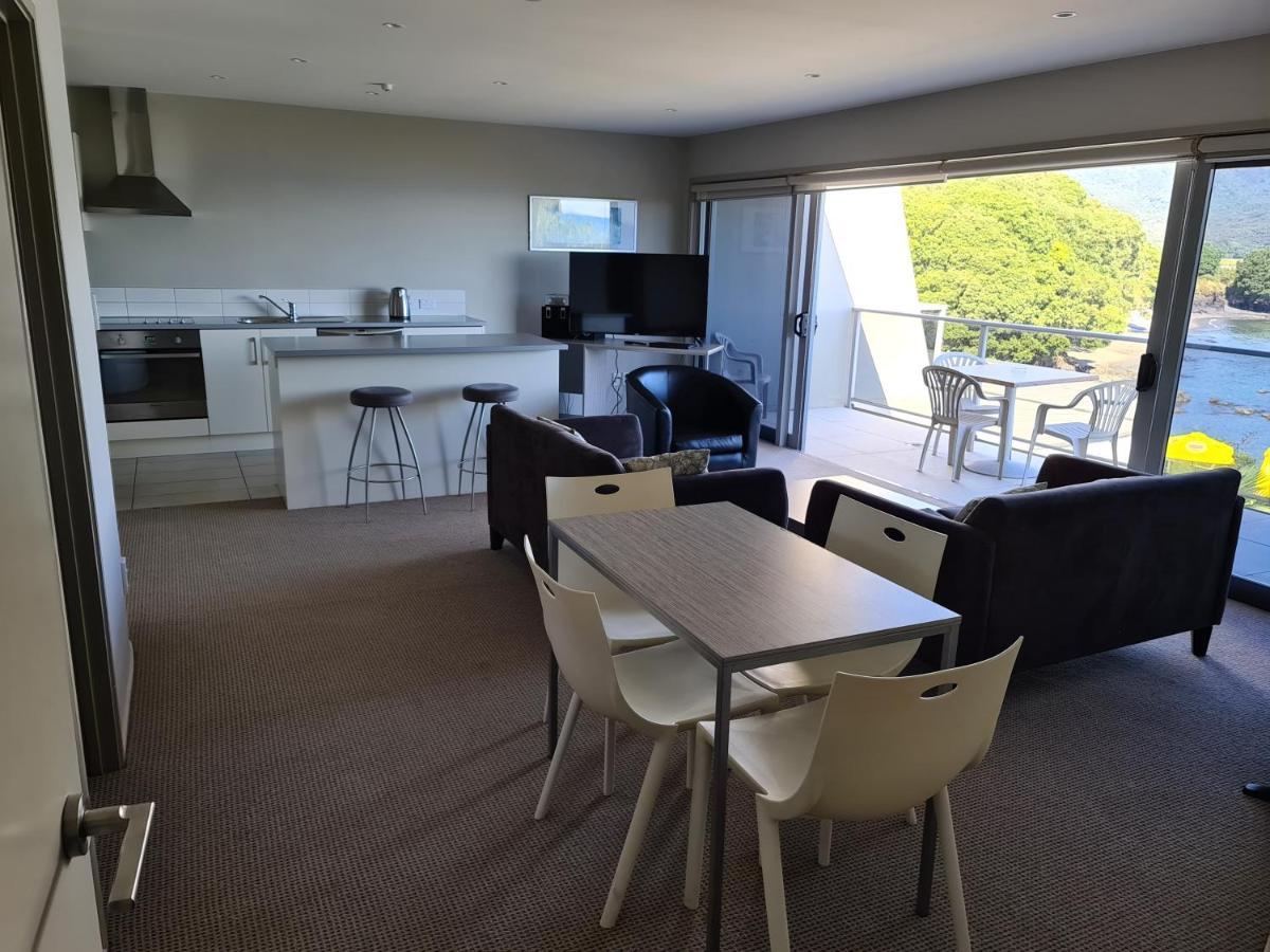 Te Kaha Beach Hotel Buitenkant foto